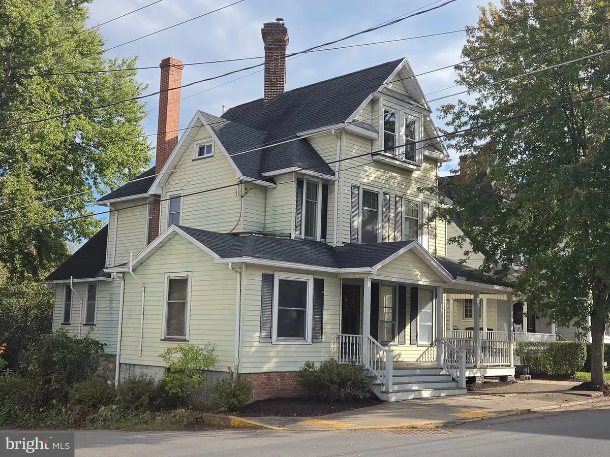 218 2nd St, Huntingdon, PA 16652 - #1