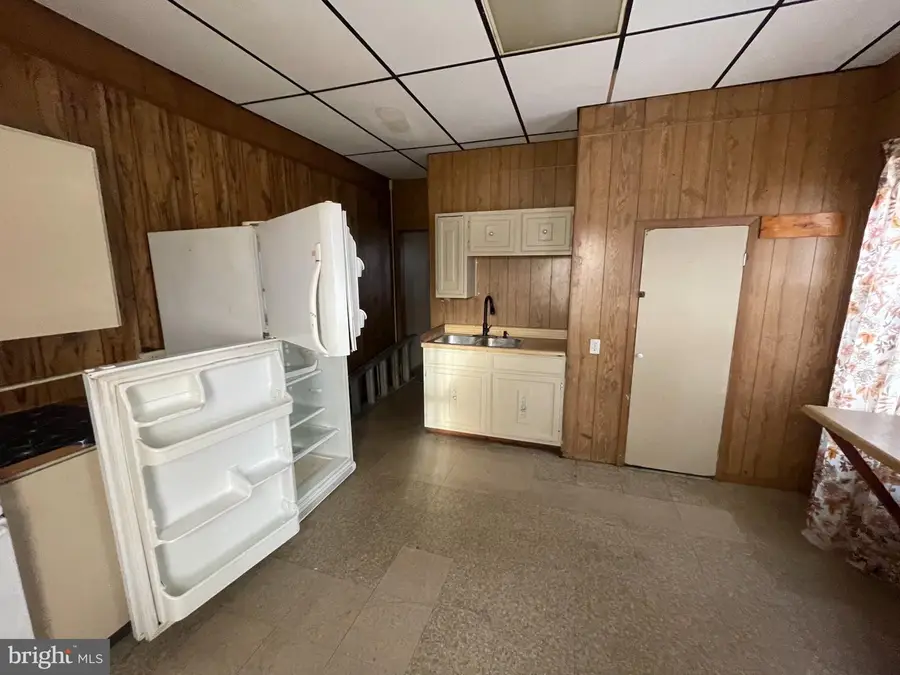 517 Jackson St, Reynoldsville, PA 15851 - #2