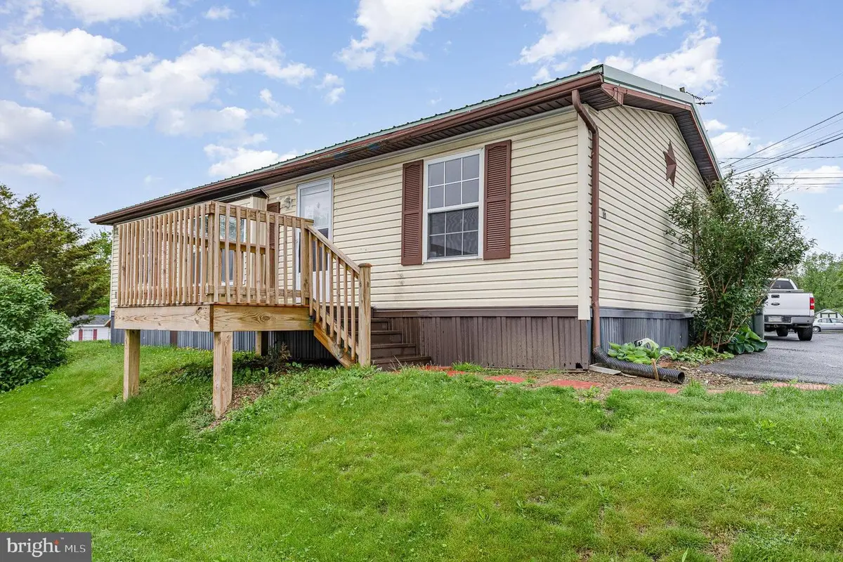 18 Crystal Dr, Manheim, PA 17545 - Image #1