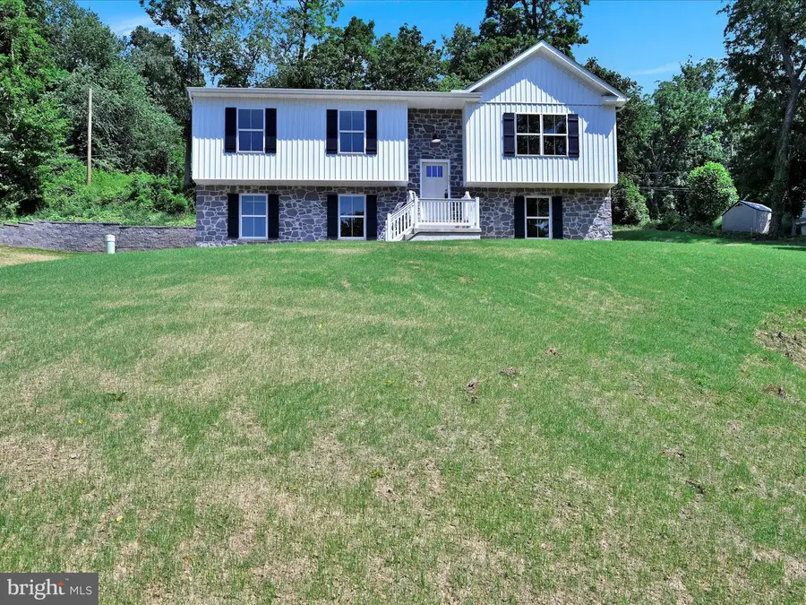 520 Betty Ln, Columbia, PA 17512 - Image #2