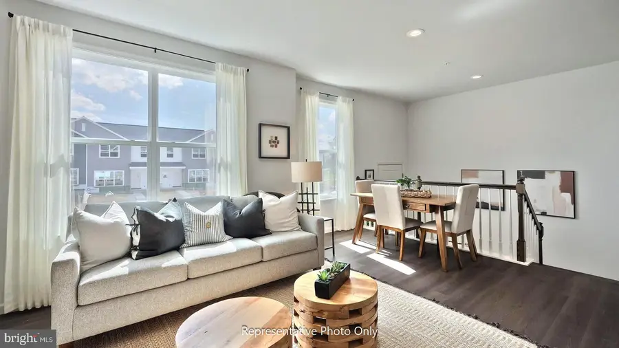 49 N Conifer Dr, Elizabethtown, PA 17022 - Image #3