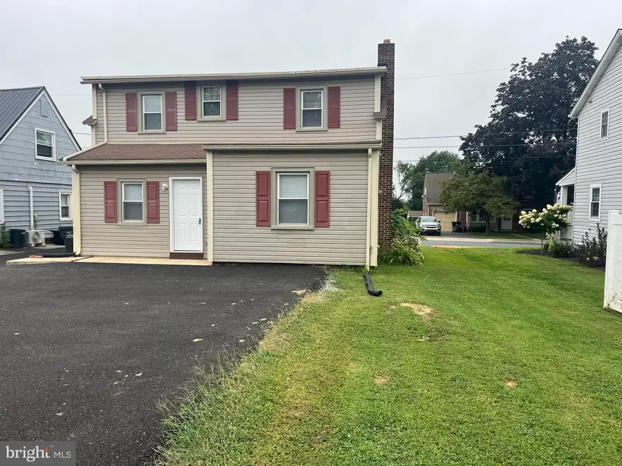 144 W Conestoga St, New Holland, PA 17557 - Image #2