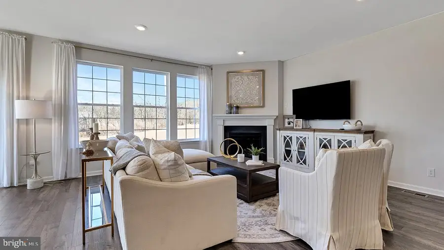 130 Erica Ln, Columbia, PA 17512 - Image #2