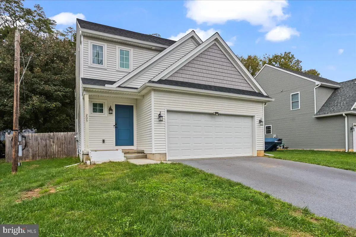 205 E Main St, Brownstown, PA 17508 - Image #1