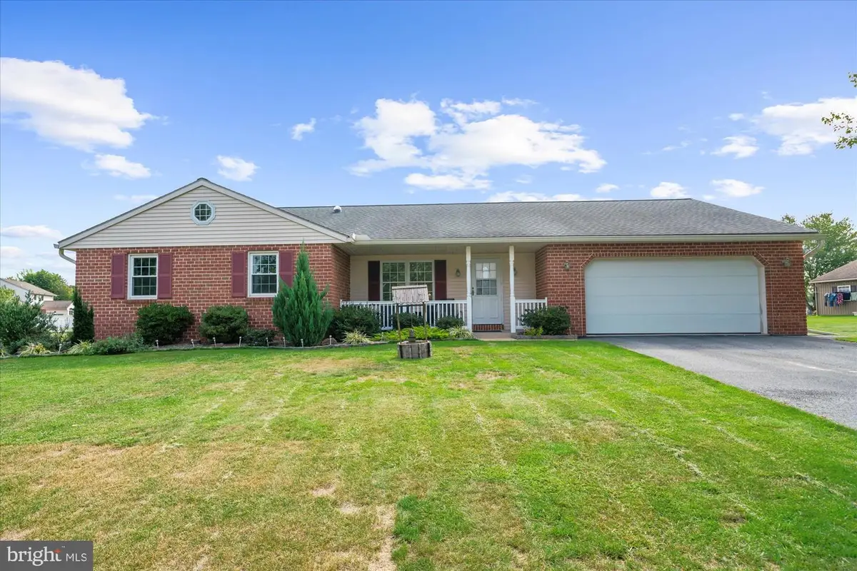 111 Oatfield Dr, Denver, PA 17517 - Image #1