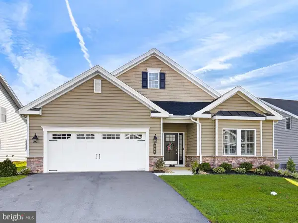 886 Founders Way, EAST PETERSBURG, PA 17520