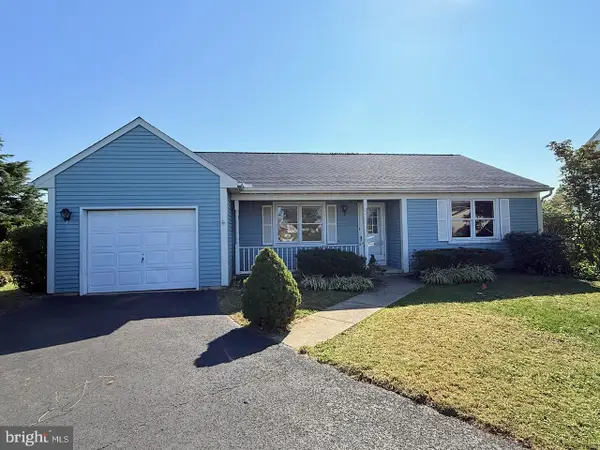 220 Sycamore Ln, NEW HOLLAND, PA 17557