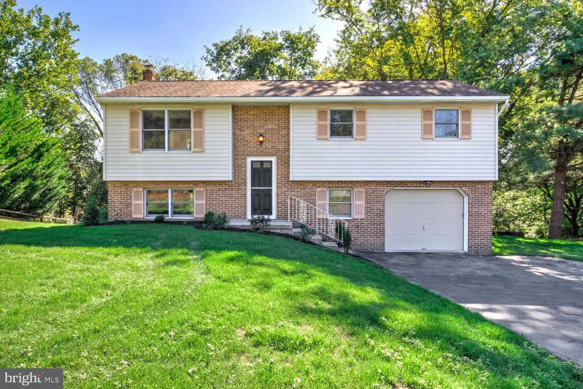 230 Hickory Dr, Lititz, PA 17543 - Image #1