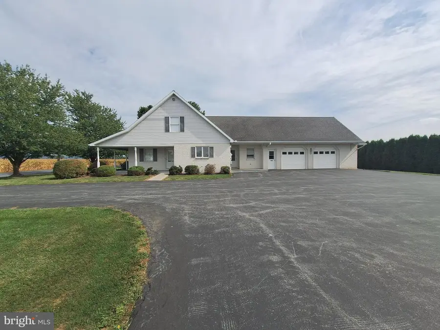 65 Weidmansville Rd, Ephrata, PA 17522 - Image #2