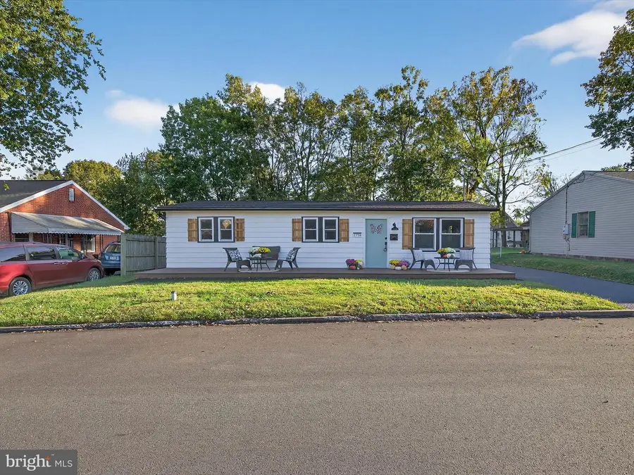 1758 Quarry Dr, Columbia, PA 17512 - Image #2