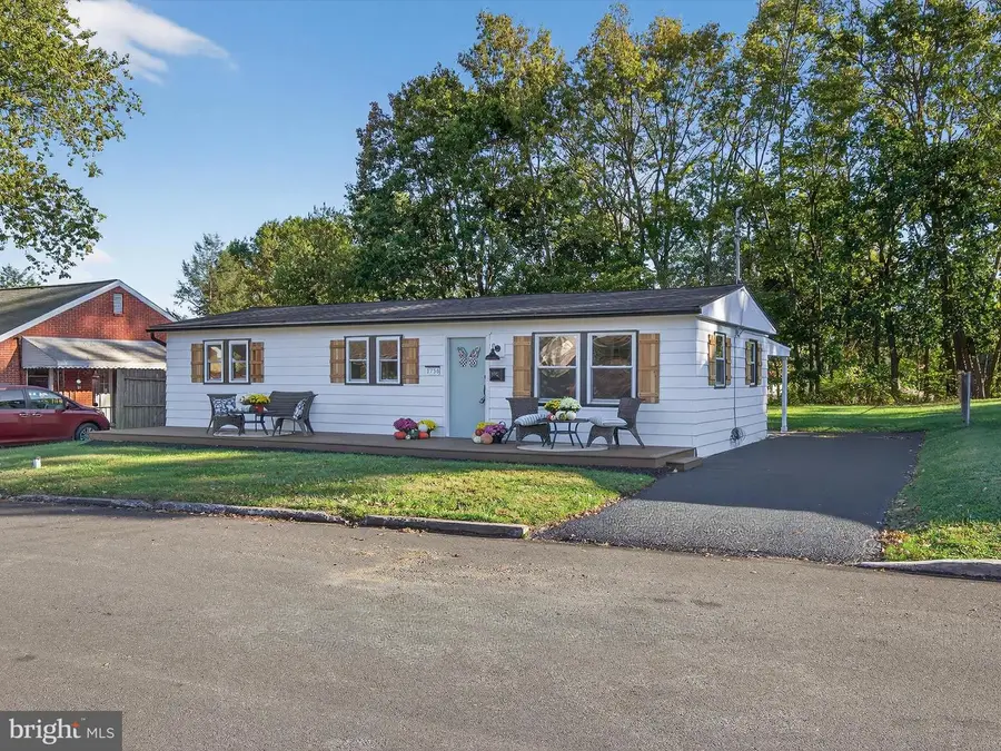 1758 Quarry Dr, Columbia, PA 17512 - Image #3