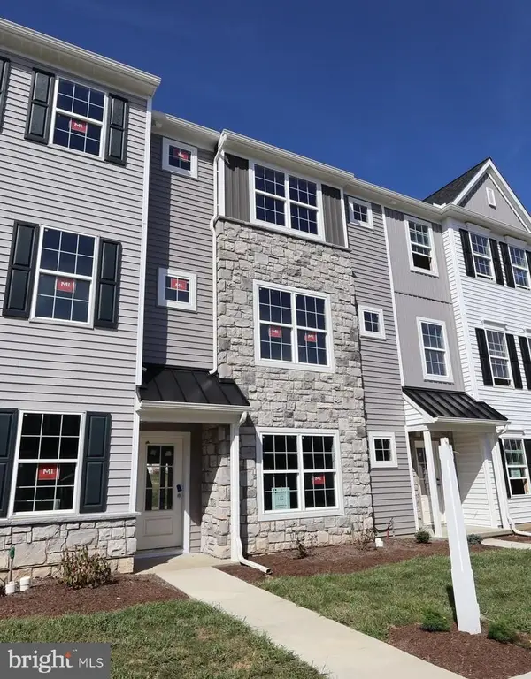 2457 Spring Water Cir #112, LANCASTER, PA 17601
