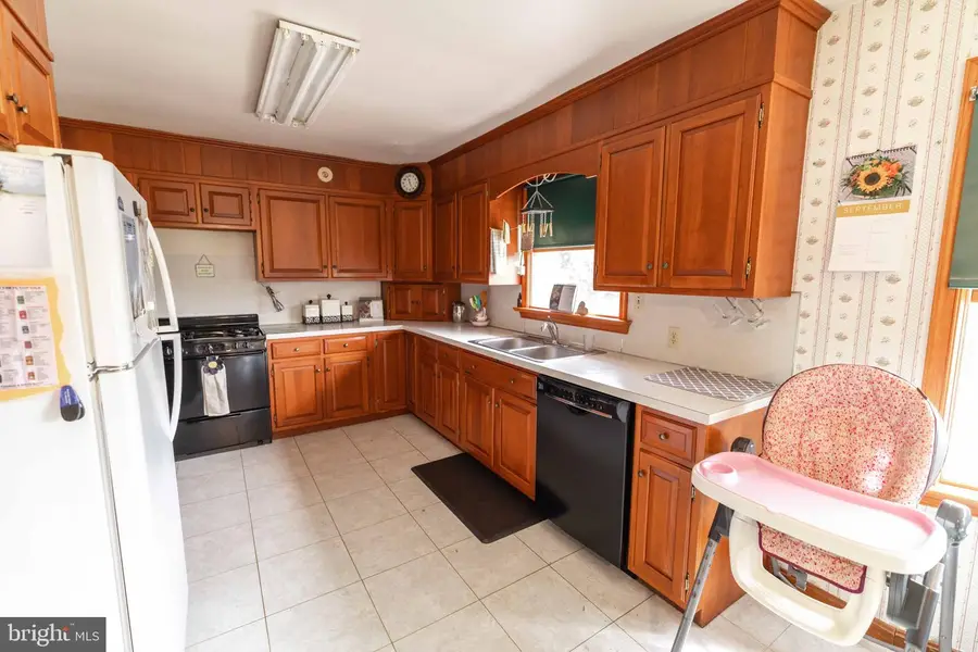 425 Mill Creek Rd, Bird In Hand, PA 17505 - Image #2