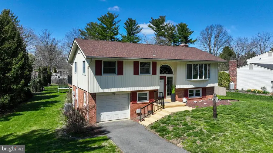 944 Edinburgh Dr, Lancaster, PA 17601 - Image #2