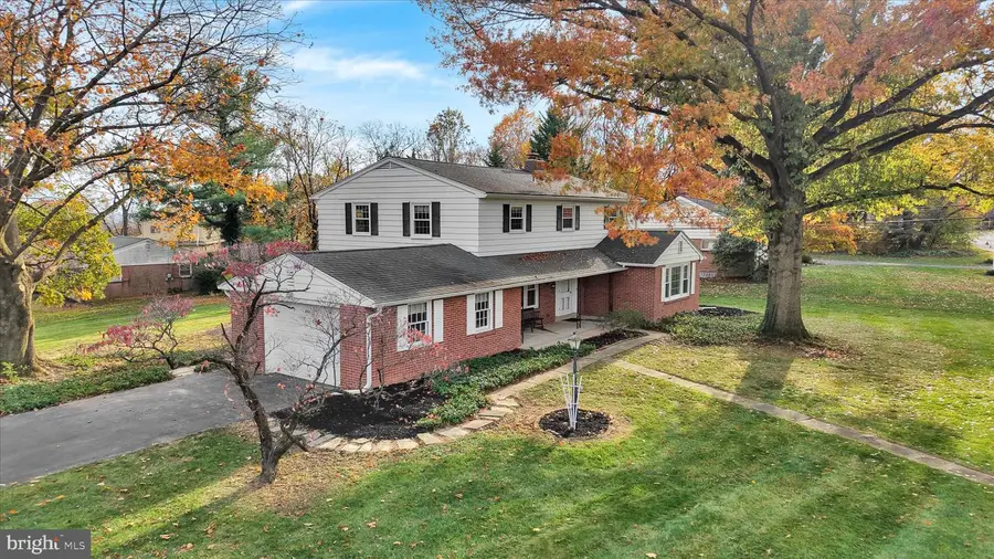 821 Hillaire Rd, Lancaster, PA 17601 - Image #2