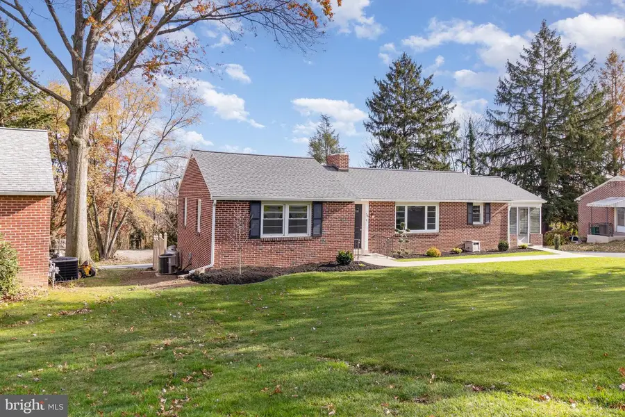 56 Peacock Dr, Lancaster, PA 17601 - Image #2