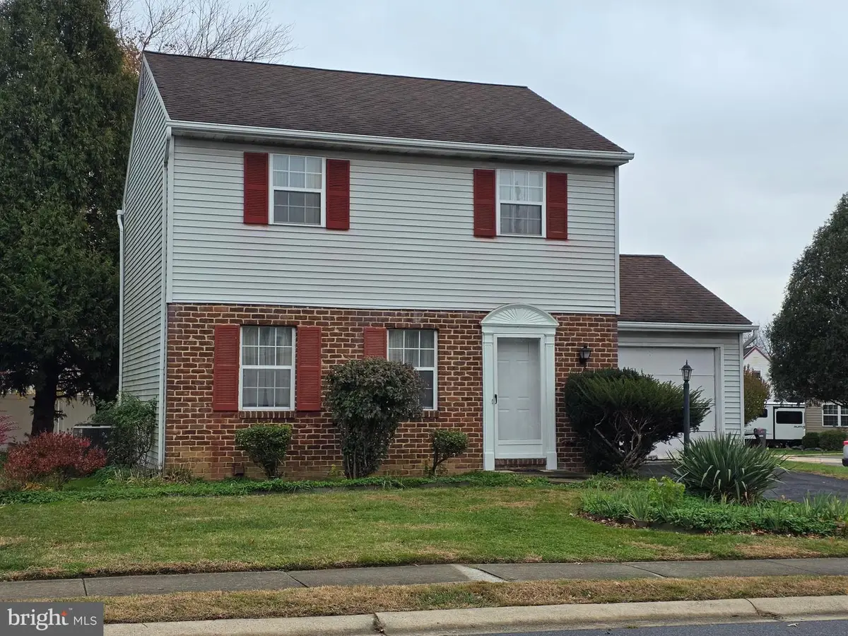 439 Coreopsis Dr, Lancaster, PA 17602 - Image #1