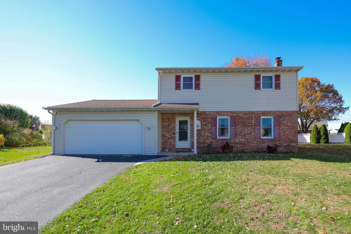 230 Meadowlark Dr, Ephrata, PA 17522 - Image #1