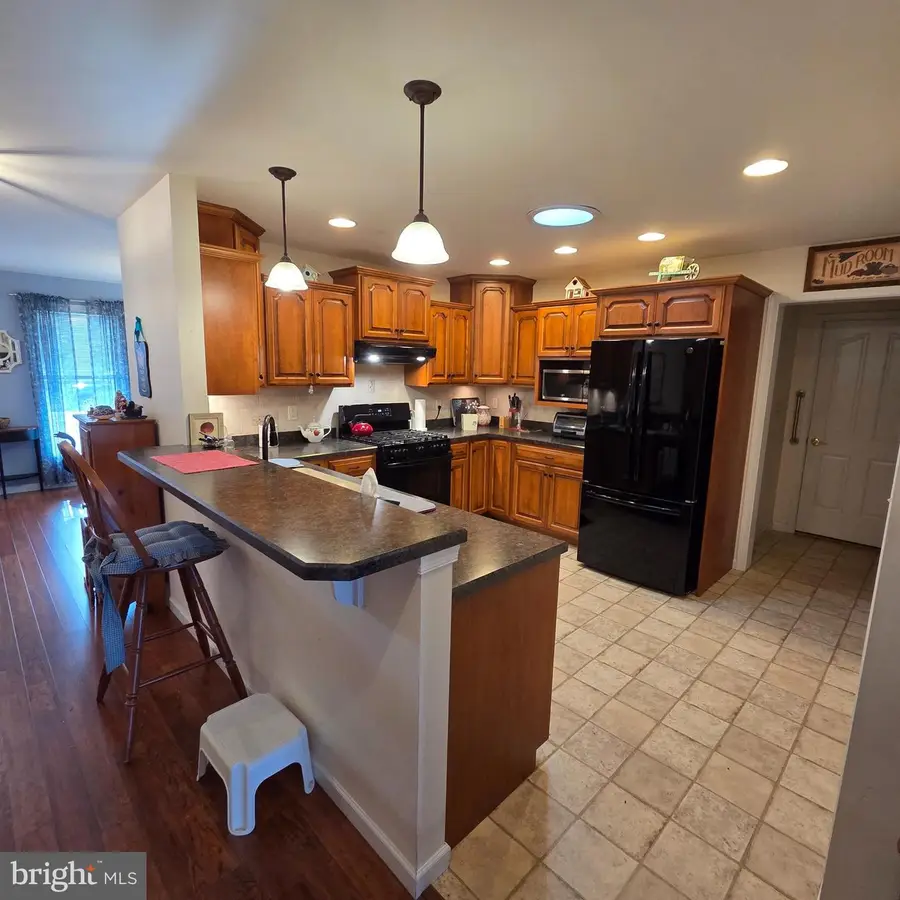 854 Cambridge Dr, Manheim, PA 17545 - Image #2