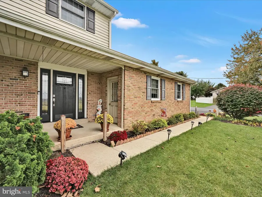618 W 3rd Ave, Lititz, PA 17543 - Image #2