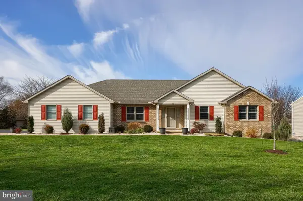 35 Field Ln, LITITZ, PA 17543