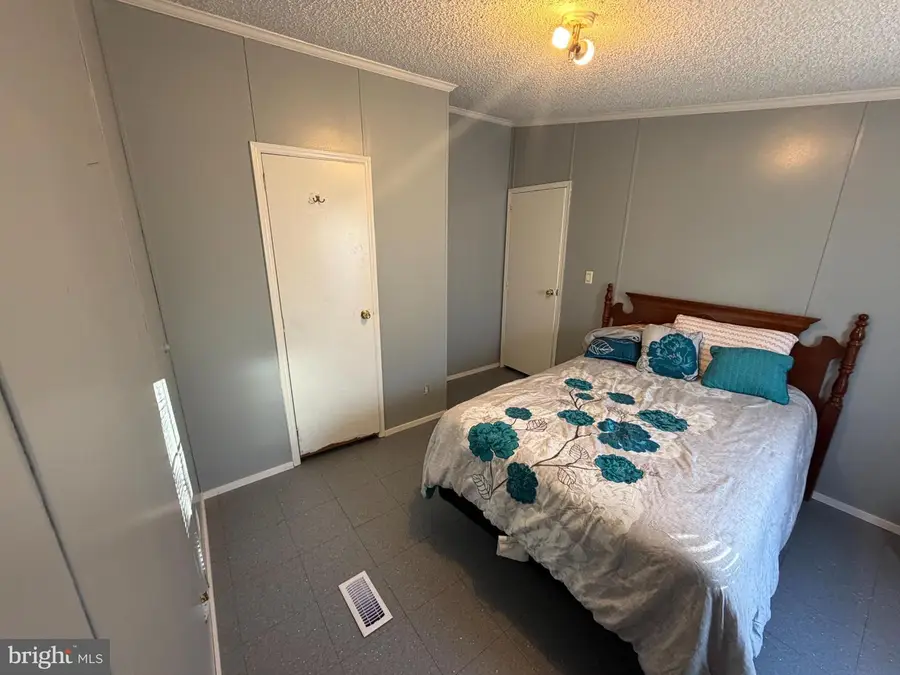 227 Longwood Ct W, Lancaster, PA 17603 - Image #2