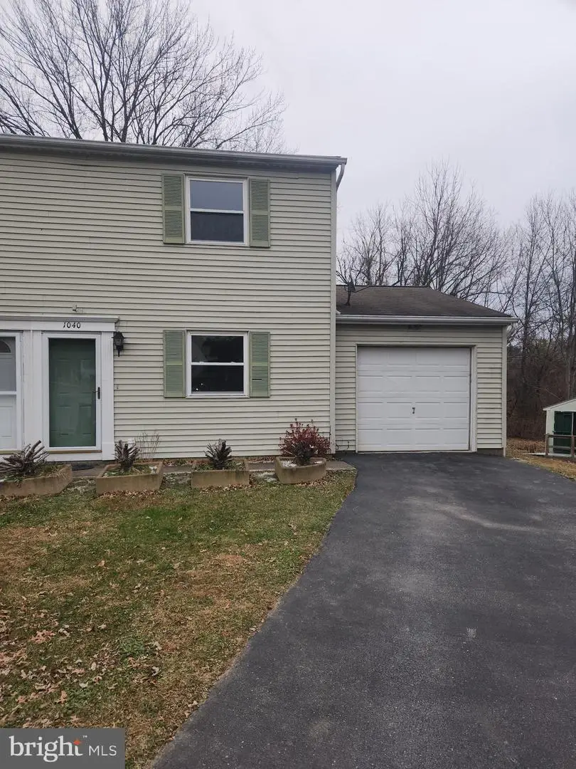 1040 Hilmar Cir, Columbia, PA 17512 - Image #2