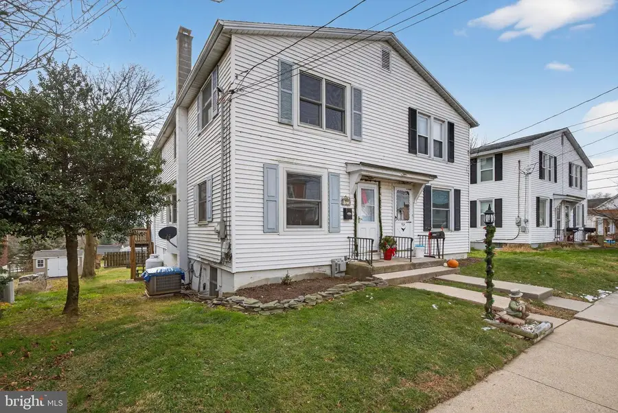 926 Broad St, Akron, PA 17501 - Image #2