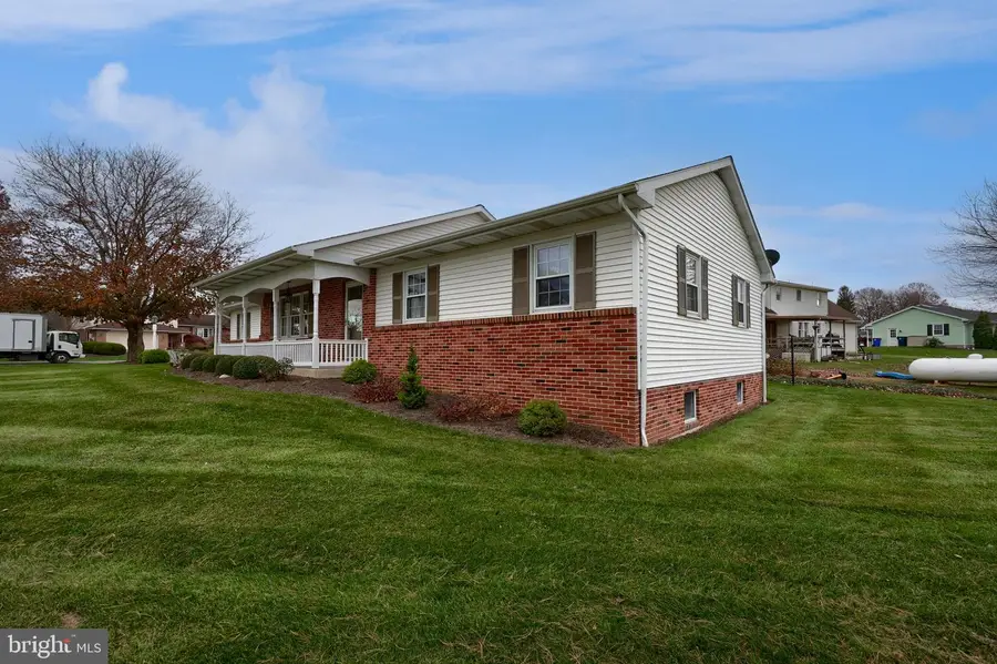 10 Carriage Dr, Gordonville, PA 17529 - Image #2