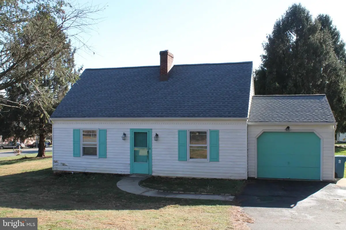 2655 Hemlock Dr, Columbia, PA 17512 - Image #1