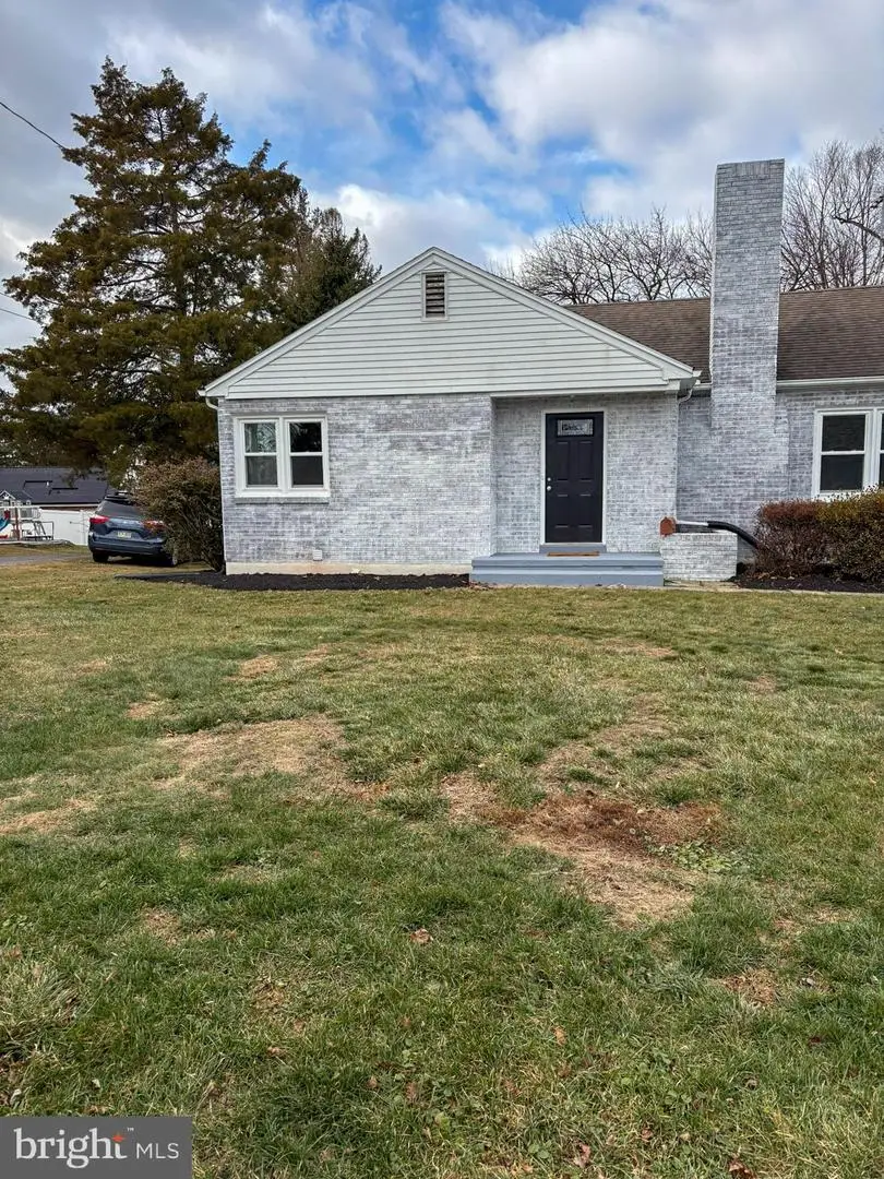 266 Redwood Dr, Lancaster, PA 17603 - Image #2