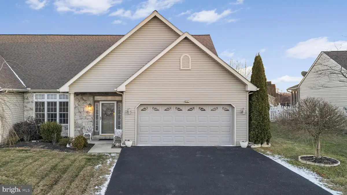 2182 Weeping Willow Ln, Mount Joy, PA 17552 - Image #1