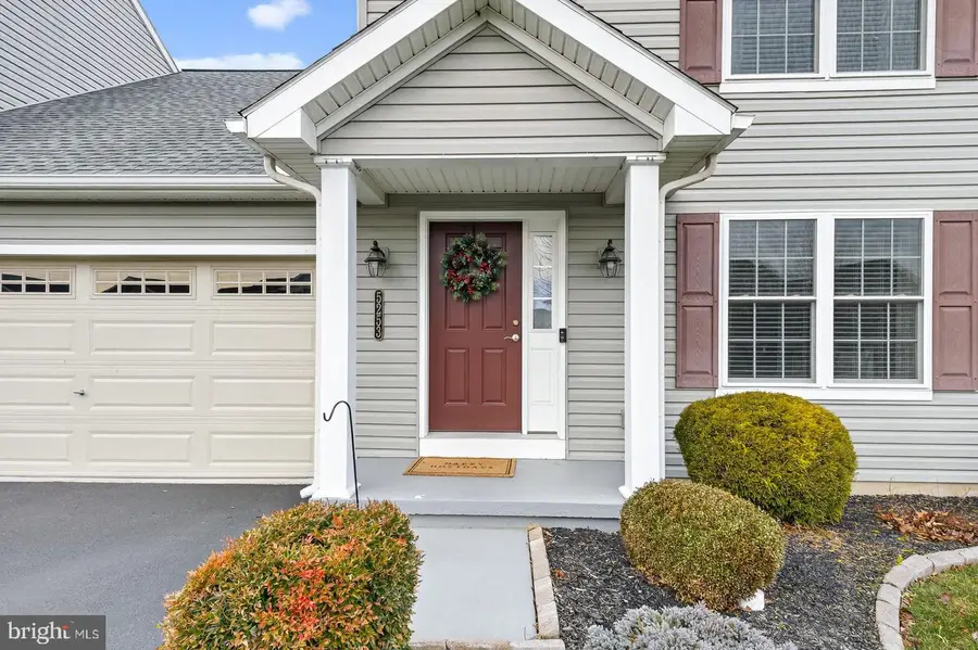 5253 Summerfield Dr, Mount Joy, PA 17552 - Image #2