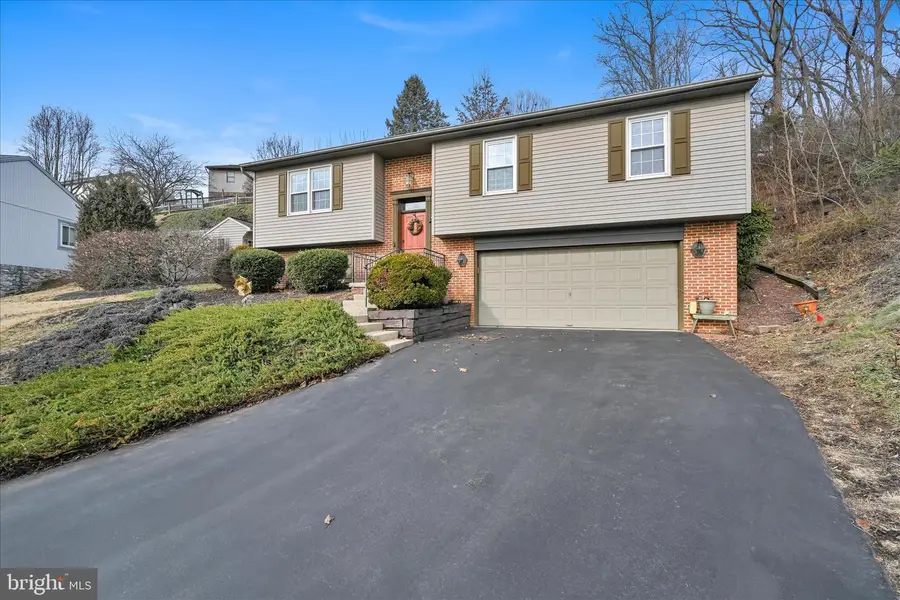129 Glen Ct, Ephrata, PA 17522 - Image #2
