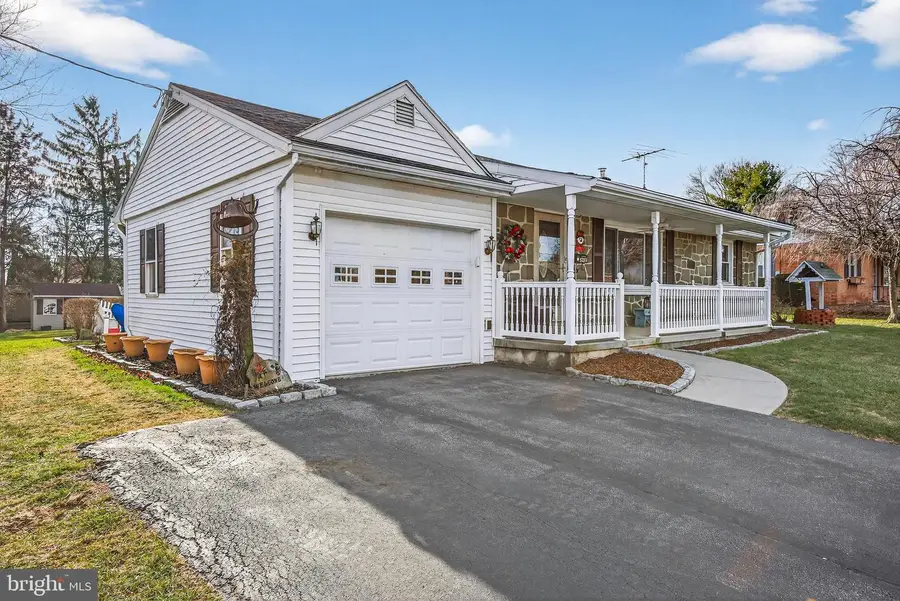 528 W Broad St, New Holland, PA 17557 - Image #3