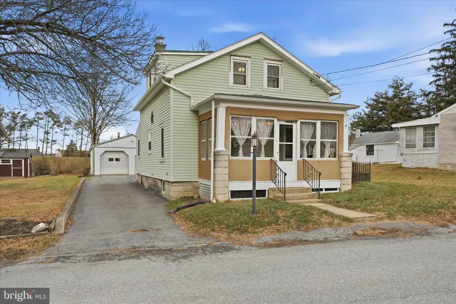 433 Elwyn Ter, Manheim, PA 17545 - Image #2