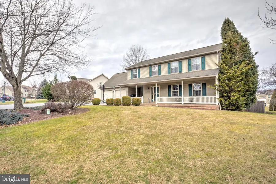176 Fairway Dr, Denver, PA 17517 - Image #2