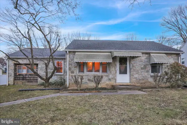 329 Dahlia Rd, LANCASTER, PA 17602