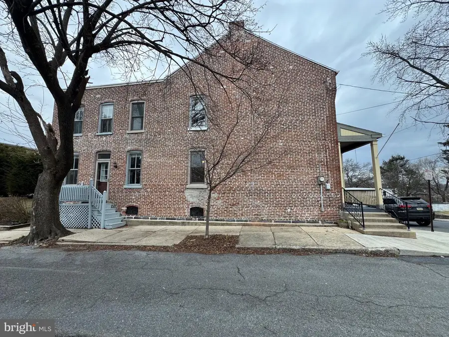 240 Laurel St, Lancaster, PA 17603 - Image #2