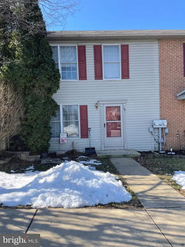 32 Battens Cir, LEOLA, PA 17540