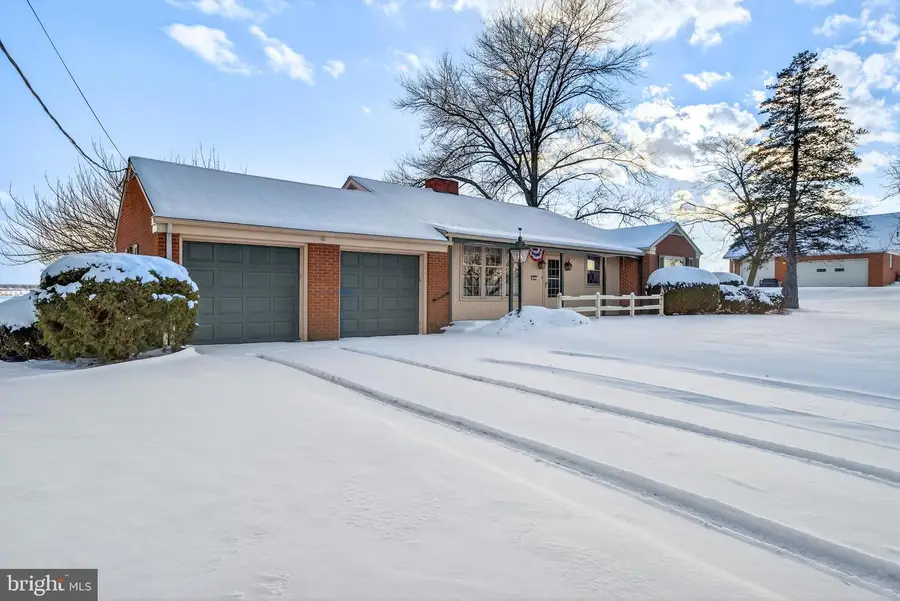 922 Penn Grant Rd, Lancaster, PA 17602 - Image #2