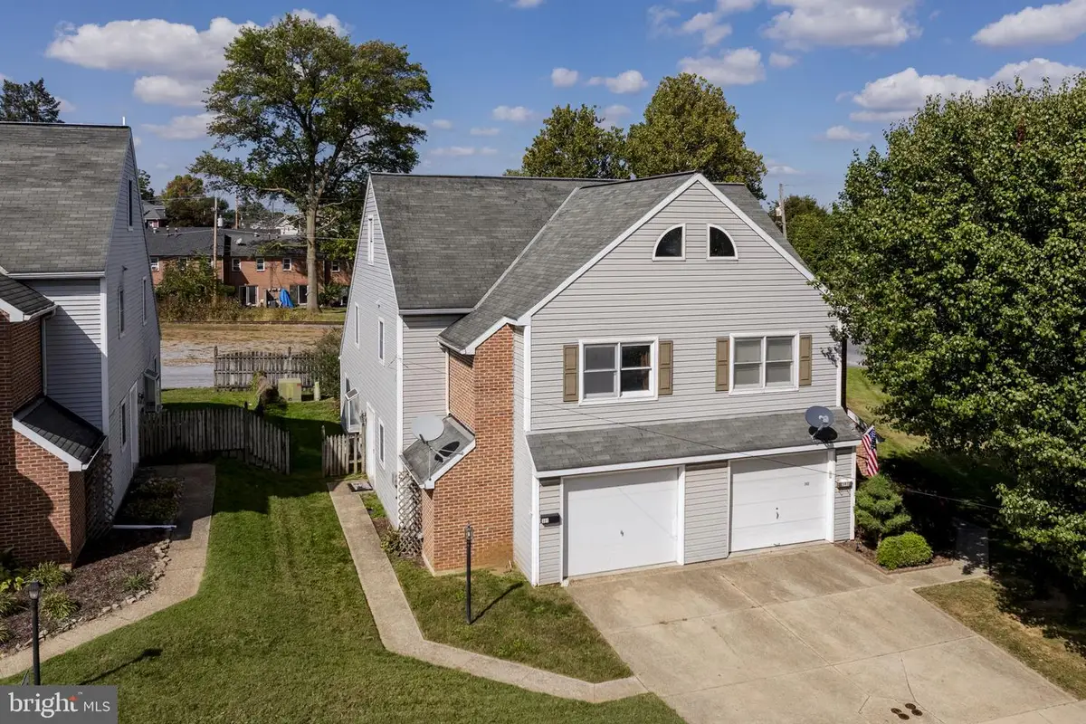 391 E Jackson St, New Holland, PA 17557 - #1