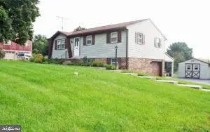2049 Robin Dr, Manheim, PA 17545 - Image #2