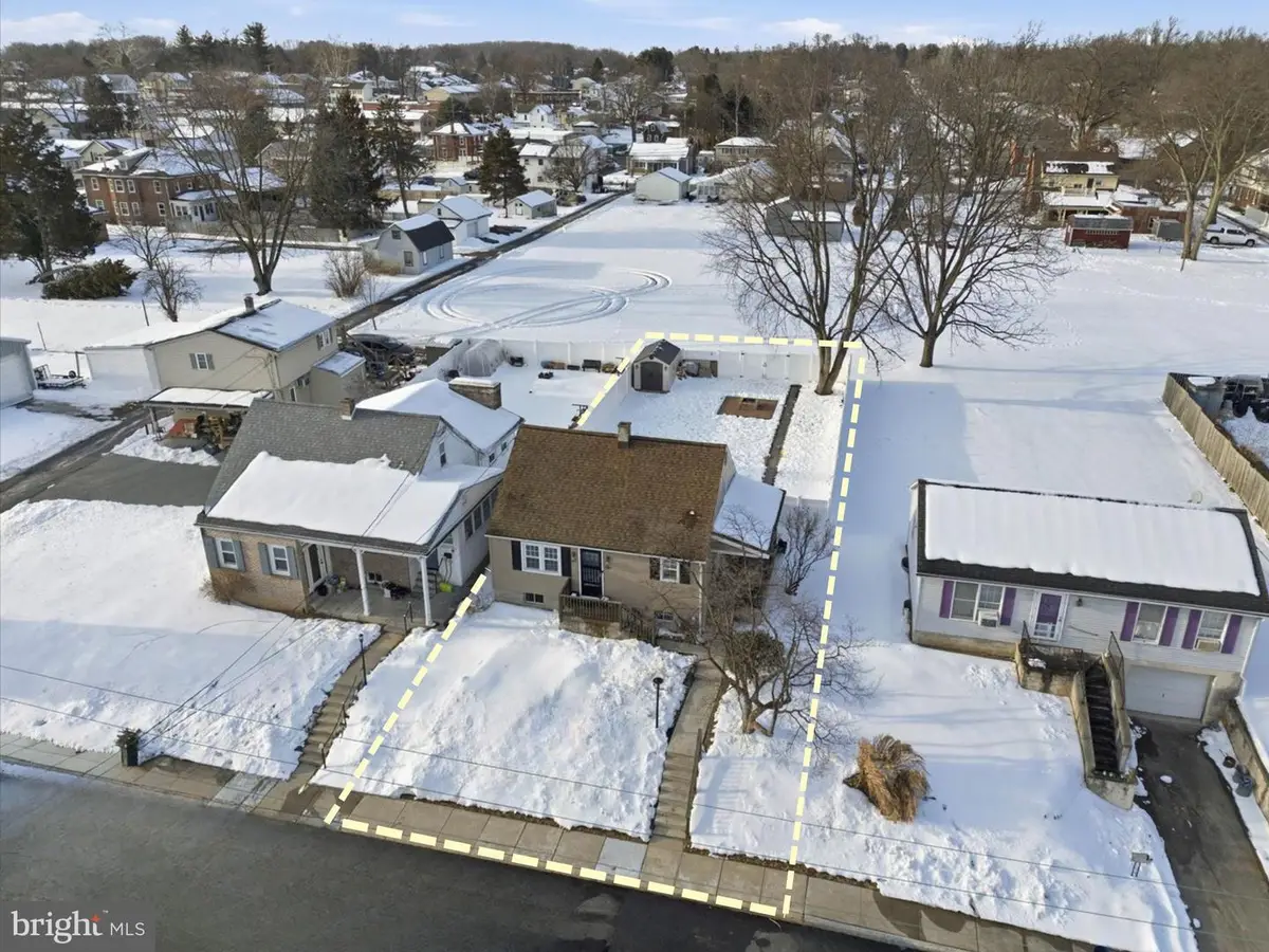 141 E Hummelstown St, Elizabethtown, PA 17022 - #1