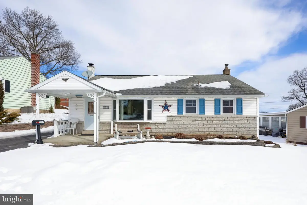 605 N Mount Joy St, Elizabethtown, PA 17022 - #1