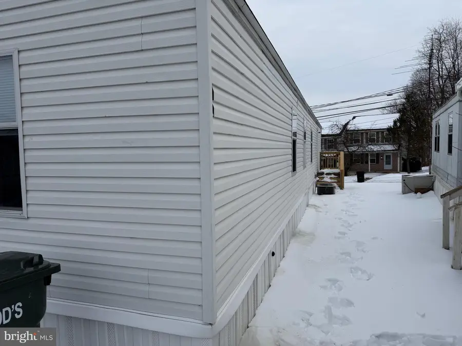 29 Hilltop Ave, Akron, PA 17501 - #2