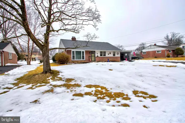 825 Robin Rd, LANCASTER, PA 17601