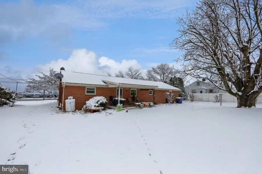 811 W Main St, New Holland, PA 17557 - #2