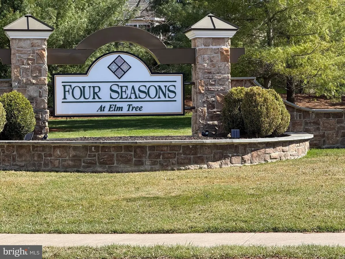 631 Thoreau Dr, Mount Joy, PA 17552 - #1