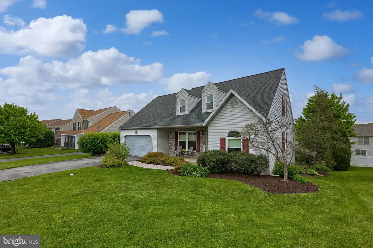 3949 Birchwood Ln, Columbia, PA 17512 - #1